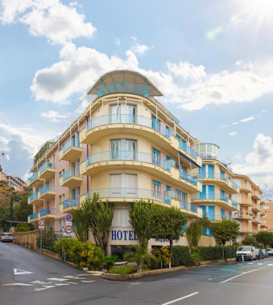 Hotel Majestic By Lvg Hotel Collection アラッシオ エクステリア 写真