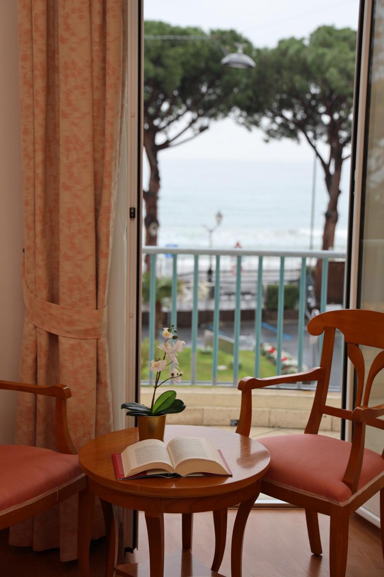 Hotel Majestic By Lvg Hotel Collection アラッシオ エクステリア 写真