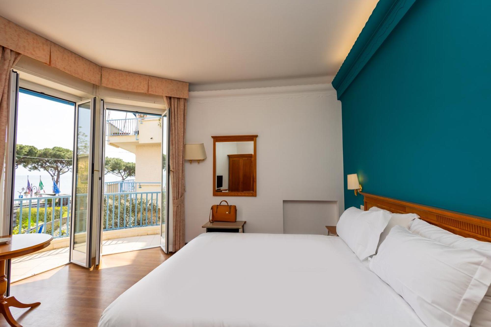 Hotel Majestic By Lvg Hotel Collection アラッシオ エクステリア 写真